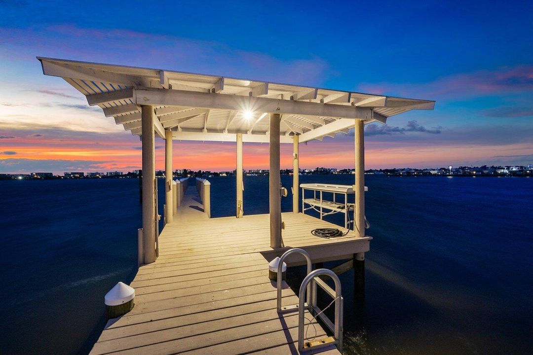 出租: $35,000 (4 贝兹, 4 浴室, 4157 平方英尺)