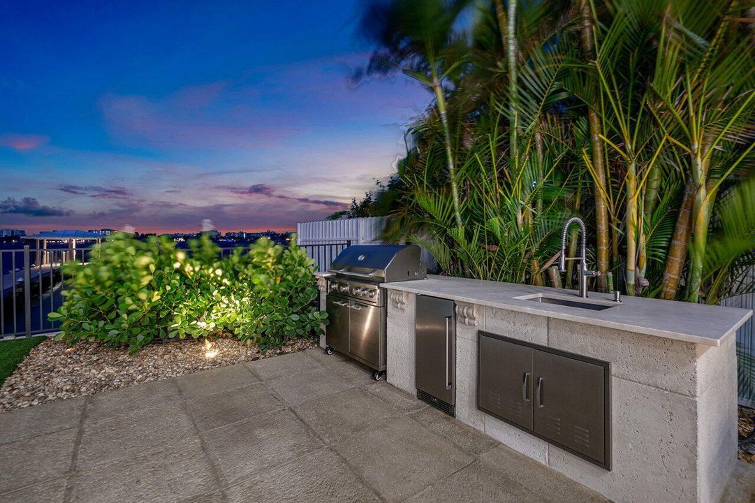 出租: $35,000 (4 贝兹, 4 浴室, 4157 平方英尺)