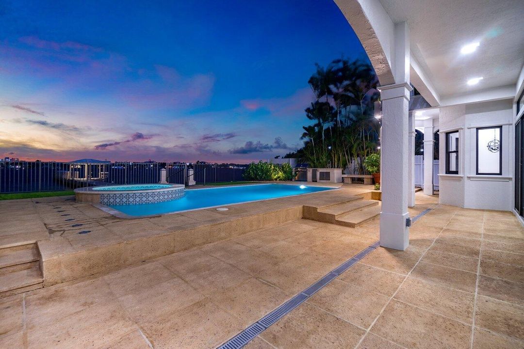 出租: $35,000 (4 贝兹, 4 浴室, 4157 平方英尺)