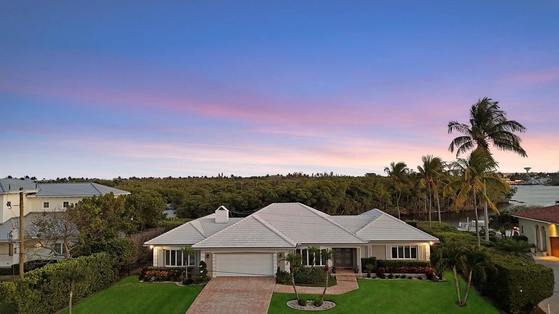 Под контрактом: $4,395,000 (4 спален, 4 ванн, 4181 Квадратных фут)