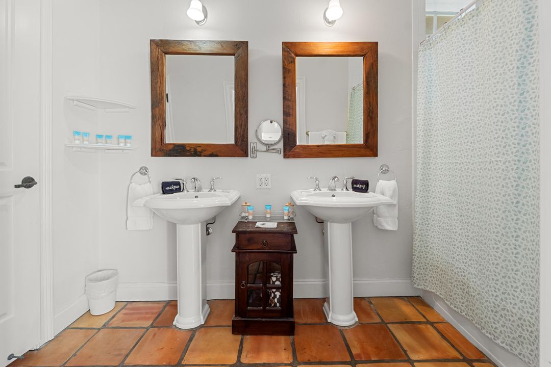 For Sale: $6,250,000 (10 beds, 9 baths, 6245 Square Feet)