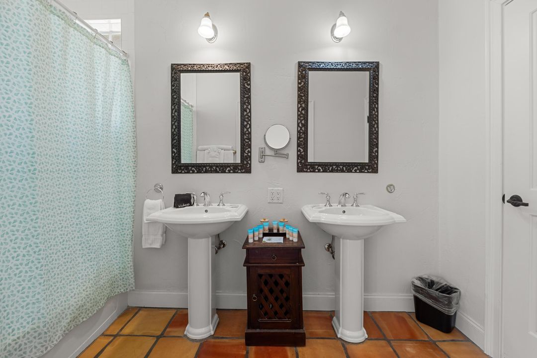 For Sale: $6,250,000 (10 beds, 9 baths, 6245 Square Feet)