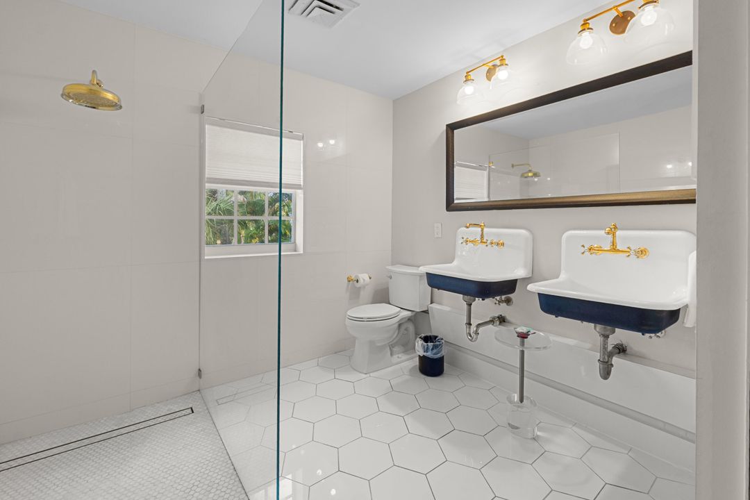 For Sale: $6,250,000 (10 beds, 9 baths, 6245 Square Feet)