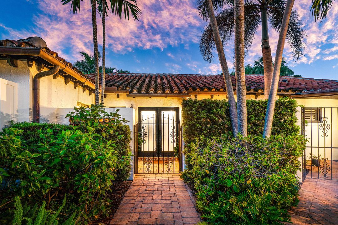 For Sale: $2,995,000 (2 beds, 2 baths, 1500 Square Feet)