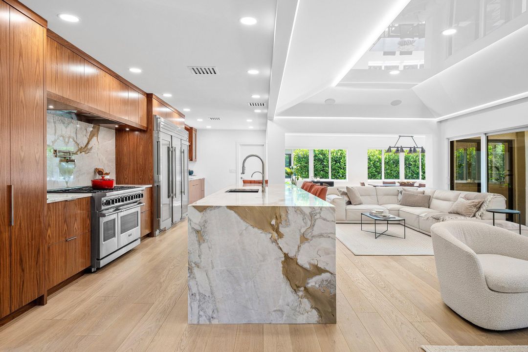 For Sale: $2,995,000 (2 beds, 2 baths, 1500 Square Feet)