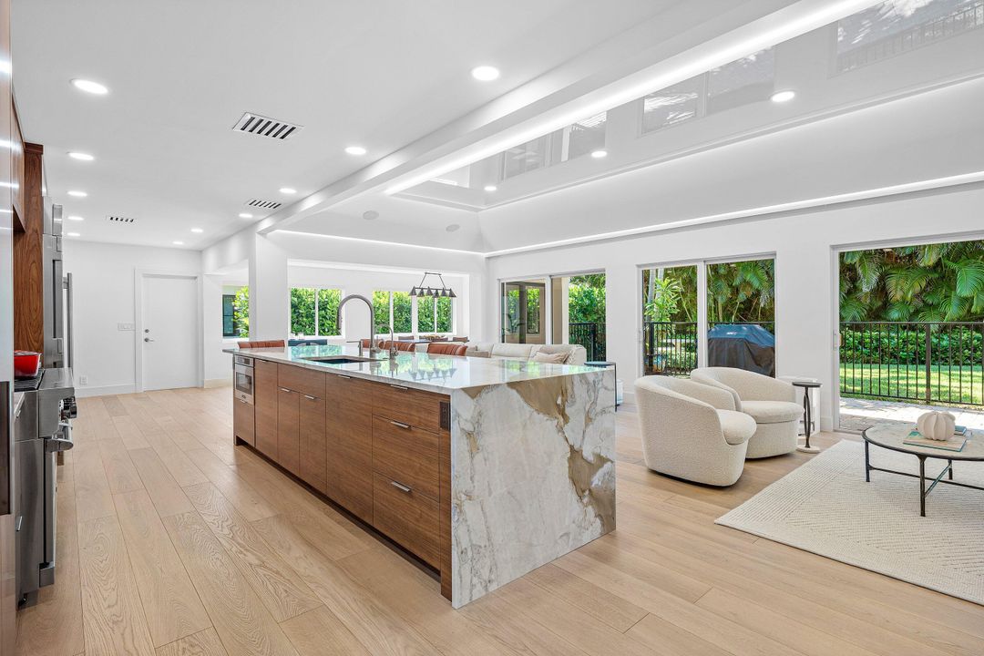 For Sale: $2,995,000 (2 beds, 2 baths, 1500 Square Feet)