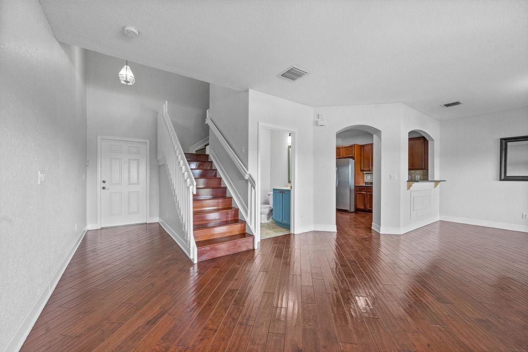 Под контрактом: $3,100 (3 спален, 2 ванн, 1748 Квадратных фут)