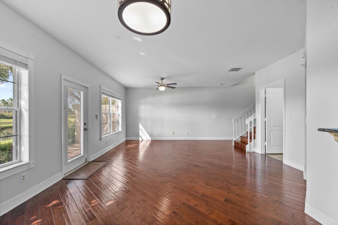 Под контрактом: $3,100 (3 спален, 2 ванн, 1748 Квадратных фут)