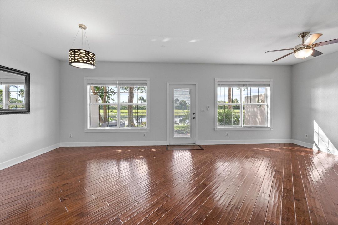 Под контрактом: $3,100 (3 спален, 2 ванн, 1748 Квадратных фут)