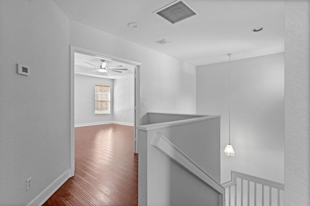 Под контрактом: $3,100 (3 спален, 2 ванн, 1748 Квадратных фут)