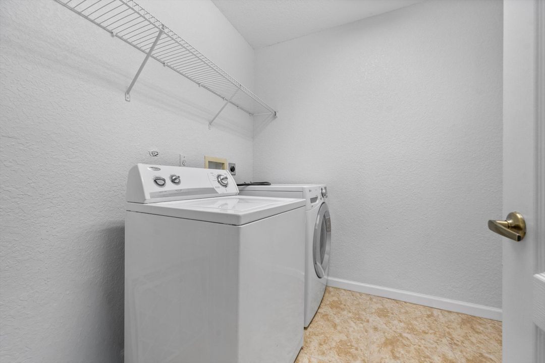 Под контрактом: $3,100 (3 спален, 2 ванн, 1748 Квадратных фут)