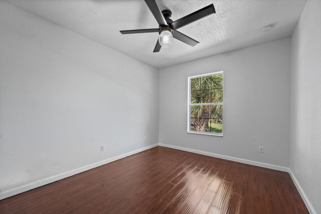 Под контрактом: $3,100 (3 спален, 2 ванн, 1748 Квадратных фут)