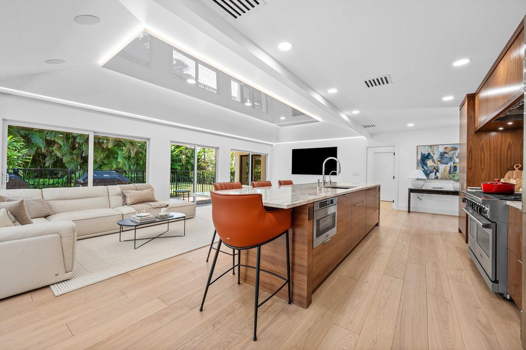 For Sale: $2,995,000 (2 beds, 2 baths, 1500 Square Feet)