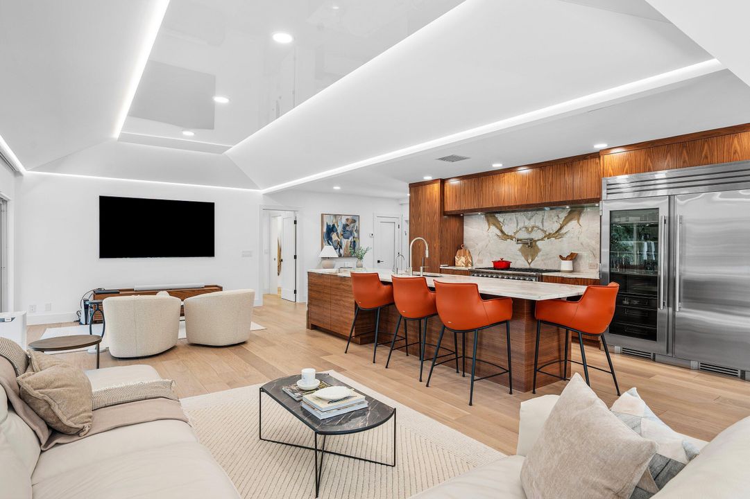 For Sale: $2,995,000 (2 beds, 2 baths, 1500 Square Feet)