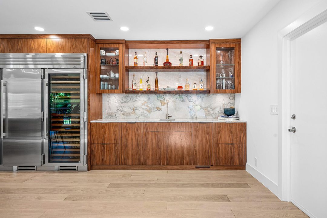 For Sale: $2,995,000 (2 beds, 2 baths, 1500 Square Feet)