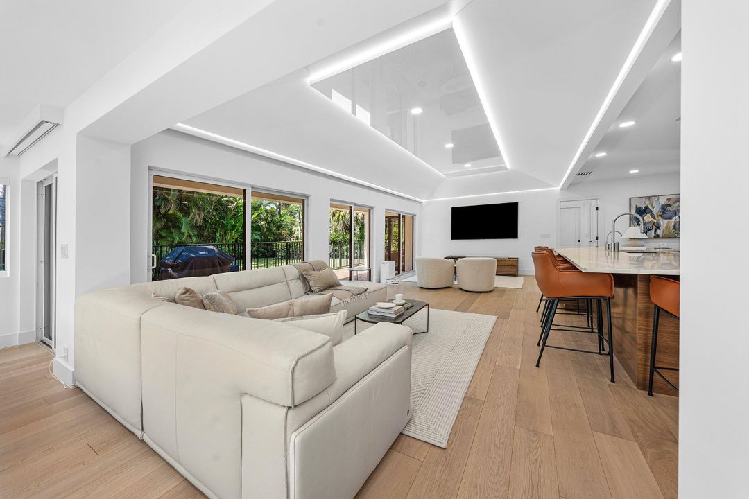 For Sale: $2,995,000 (2 beds, 2 baths, 1500 Square Feet)