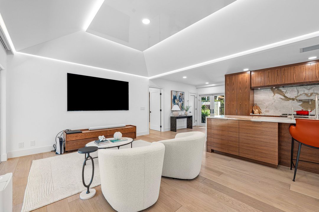 For Sale: $2,995,000 (2 beds, 2 baths, 1500 Square Feet)