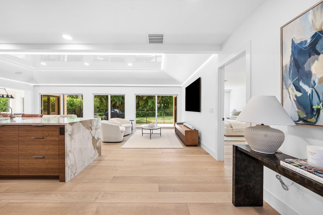 For Sale: $2,995,000 (2 beds, 2 baths, 1500 Square Feet)