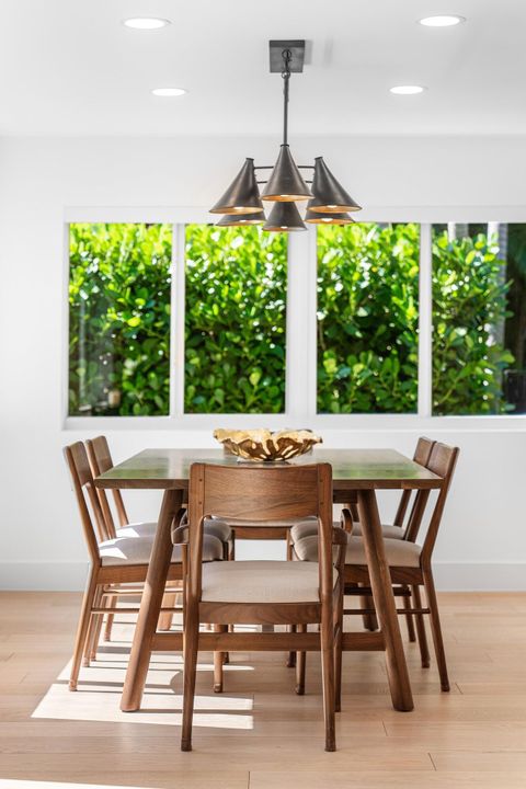 For Sale: $2,995,000 (2 beds, 2 baths, 1500 Square Feet)