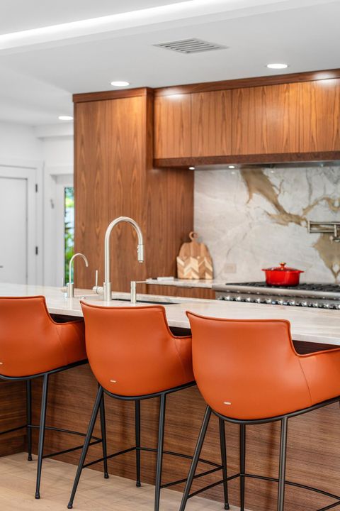 For Sale: $2,995,000 (2 beds, 2 baths, 1500 Square Feet)