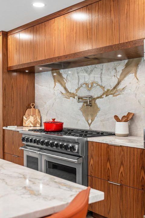 For Sale: $2,995,000 (2 beds, 2 baths, 1500 Square Feet)