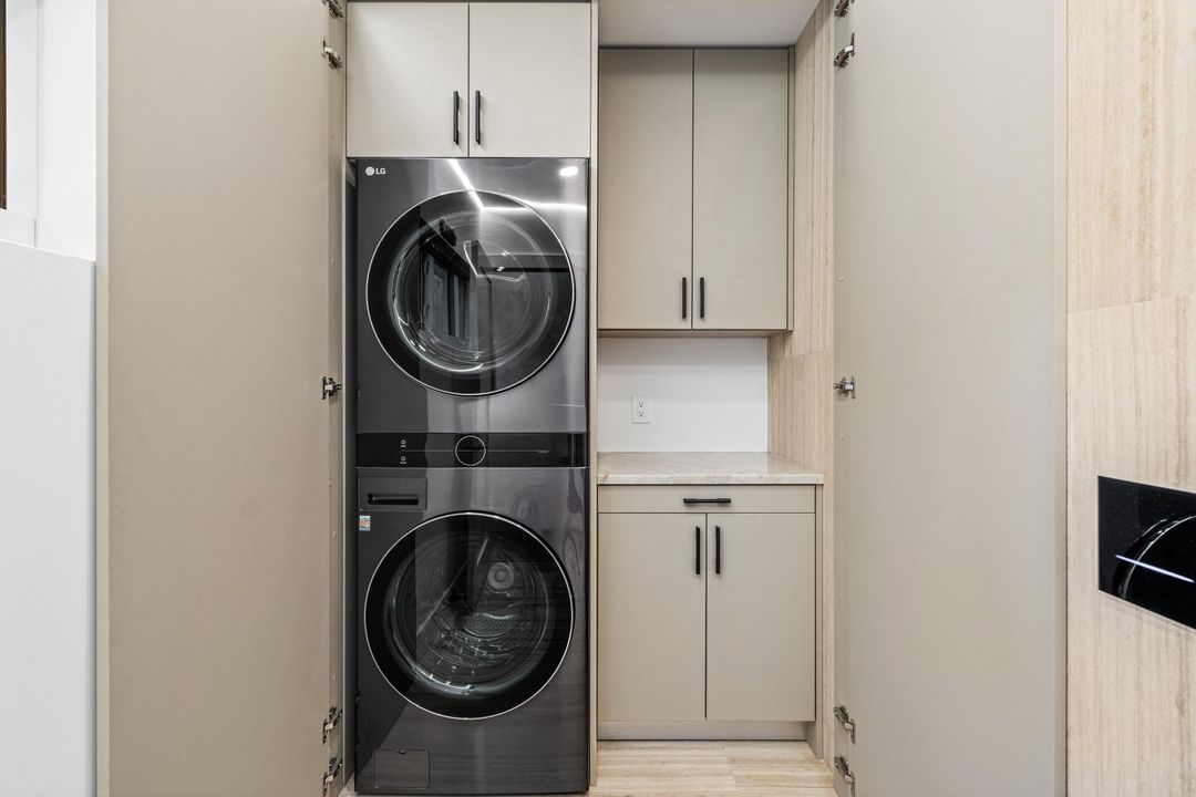 For Sale: $2,995,000 (2 beds, 2 baths, 1500 Square Feet)