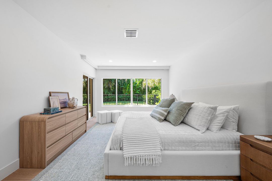 For Sale: $2,995,000 (2 beds, 2 baths, 1500 Square Feet)