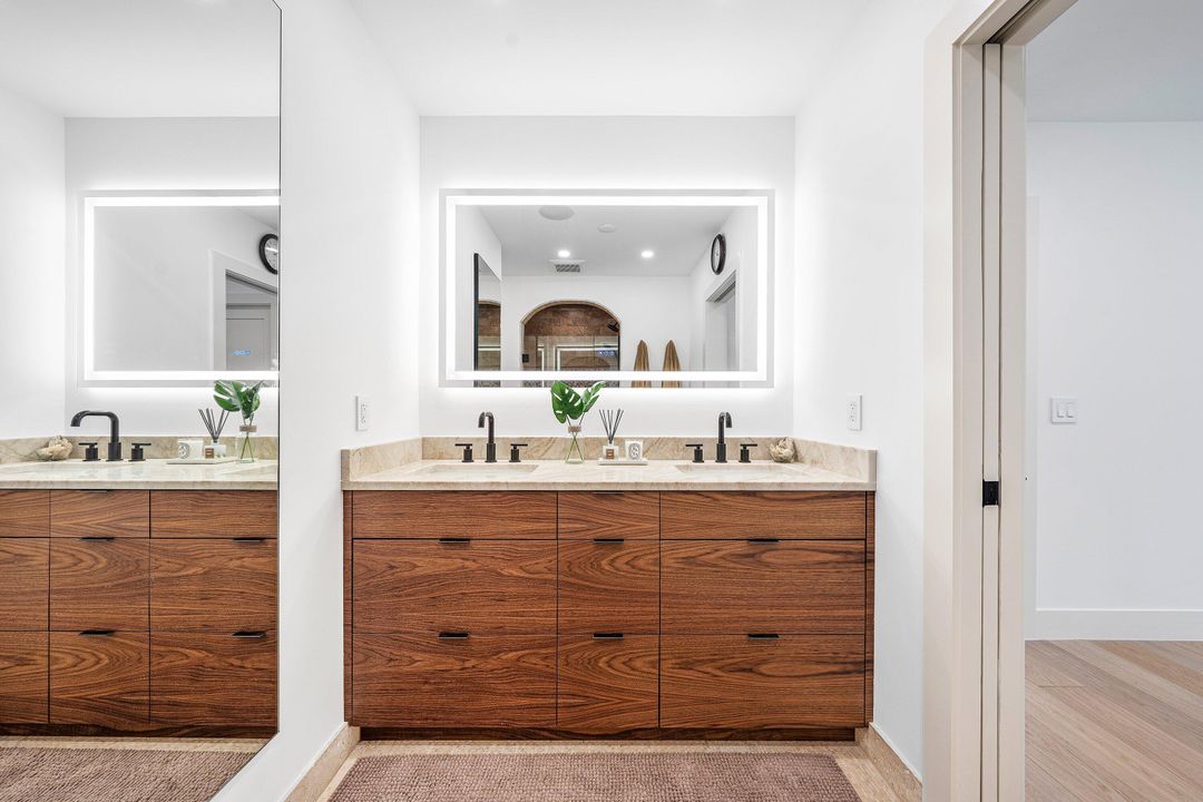 For Sale: $2,995,000 (2 beds, 2 baths, 1500 Square Feet)