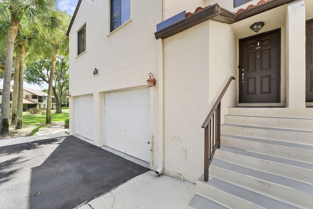 For Sale: $254,000 (3 beds, 2 baths, 1096 Square Feet)