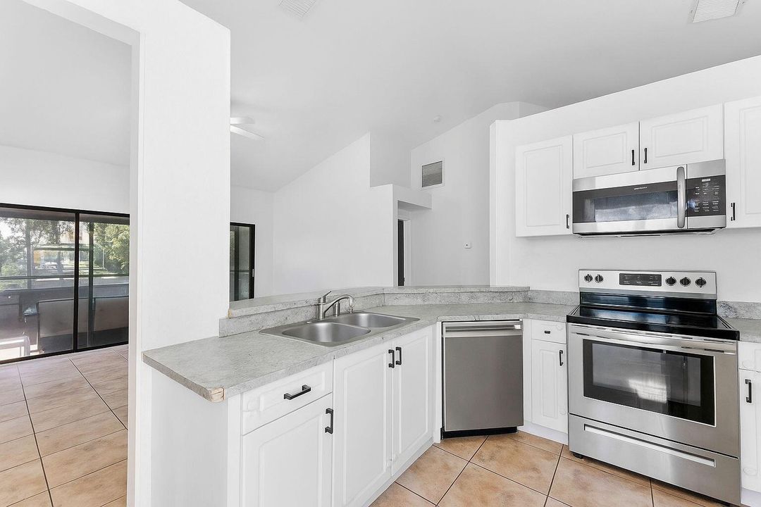 For Sale: $254,000 (3 beds, 2 baths, 1096 Square Feet)