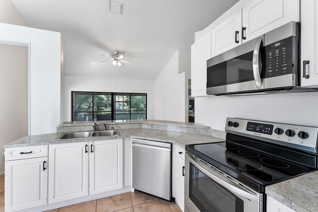 For Sale: $254,000 (3 beds, 2 baths, 1096 Square Feet)