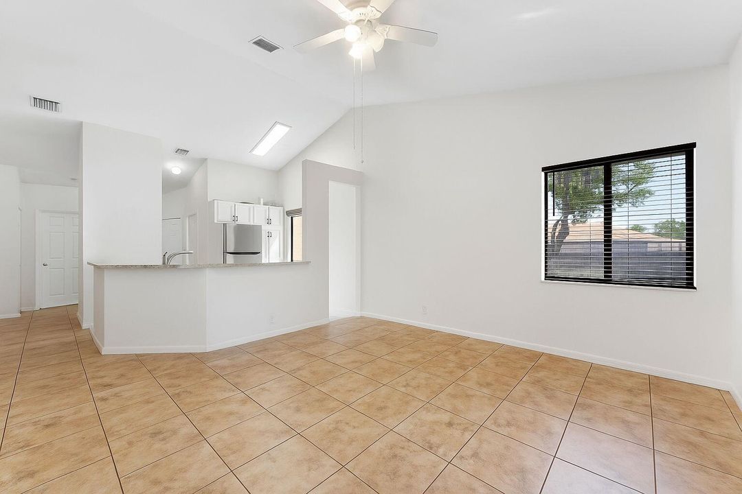 For Sale: $254,000 (3 beds, 2 baths, 1096 Square Feet)