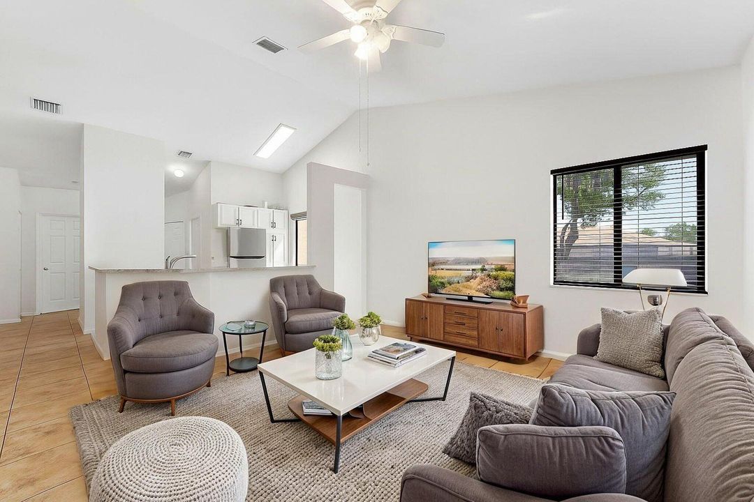 For Sale: $254,000 (3 beds, 2 baths, 1096 Square Feet)