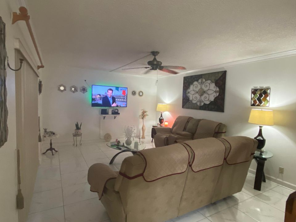 En Venta: $285,000 (2 camas, 2 baños, 1236 Pies cuadrados)