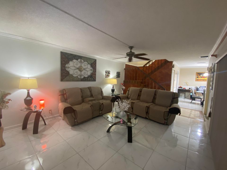 En Venta: $285,000 (2 camas, 2 baños, 1236 Pies cuadrados)