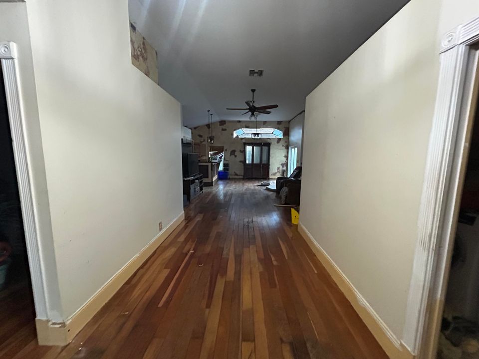 合同活跃: $529,000 (3 贝兹, 2 浴室, 2000 平方英尺)