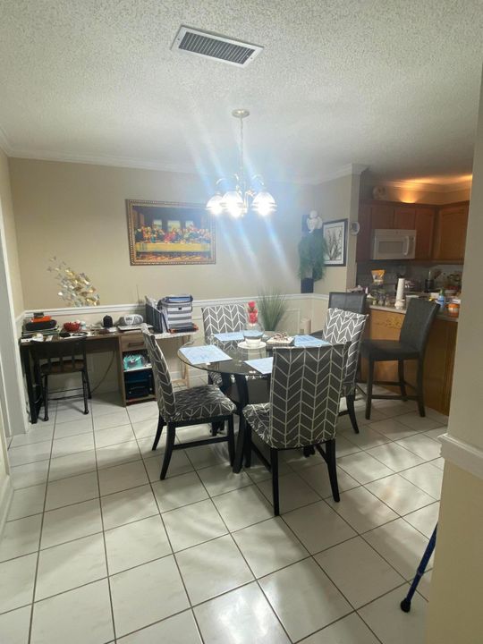 En Venta: $285,000 (2 camas, 2 baños, 1236 Pies cuadrados)