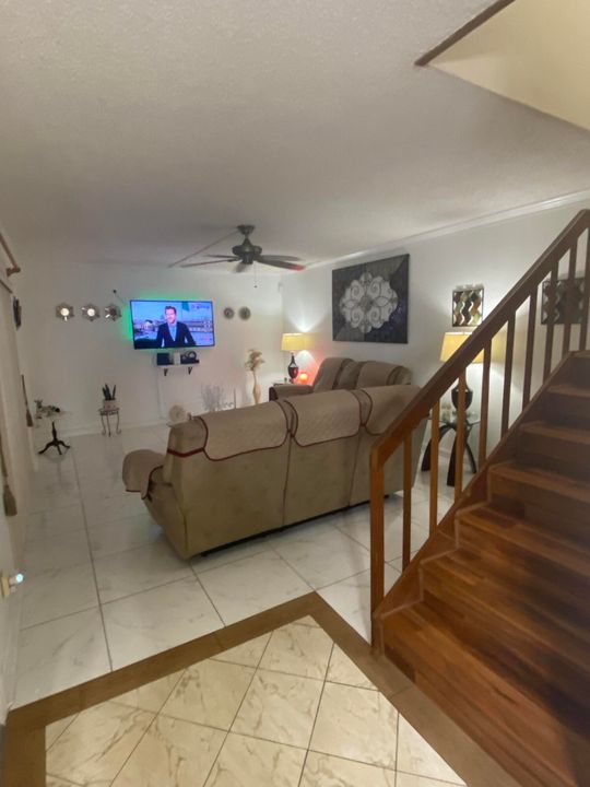 En Venta: $285,000 (2 camas, 2 baños, 1236 Pies cuadrados)