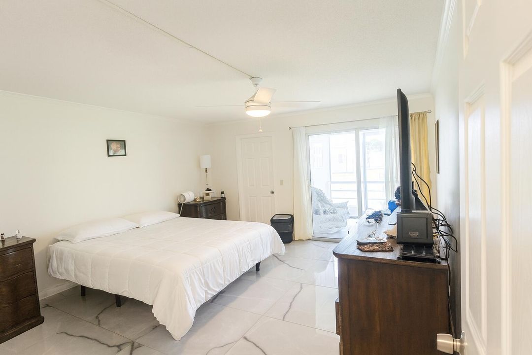 For Sale: $219,900 (2 beds, 2 baths, 1062 Square Feet)