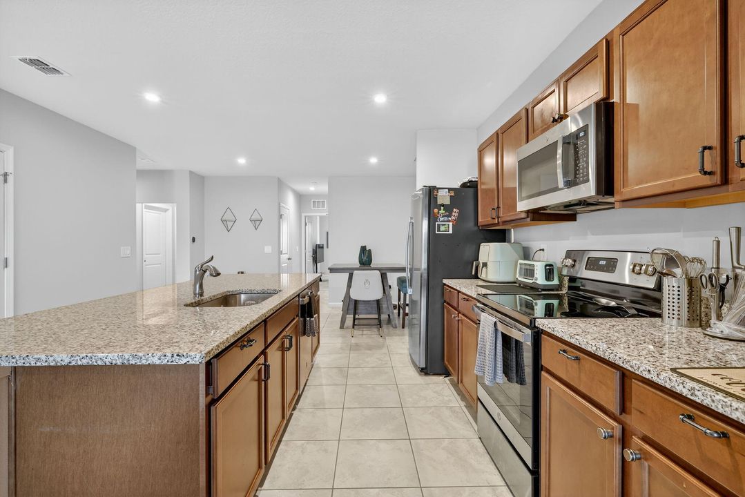 For Sale: $335,000 (3 beds, 2 baths, 1503 Square Feet)