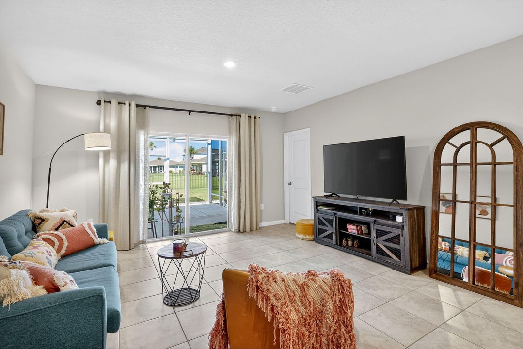 For Sale: $335,000 (3 beds, 2 baths, 1503 Square Feet)