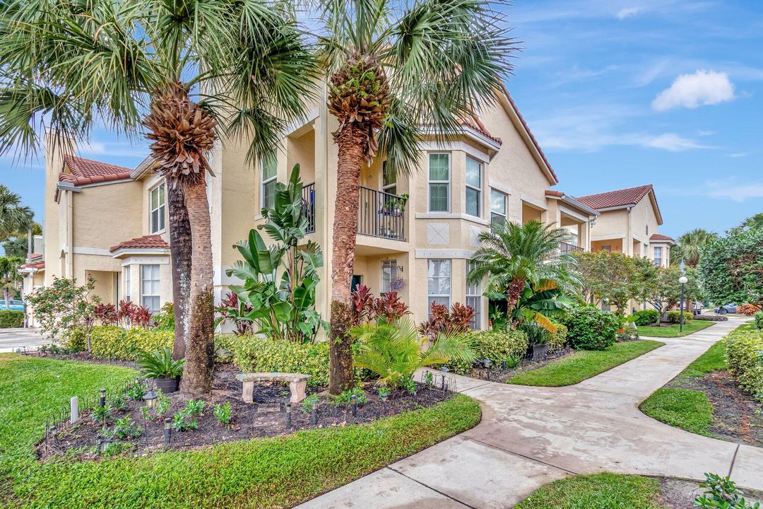 For Rent: $3,600 (2 beds, 2 baths, 1304 Square Feet)