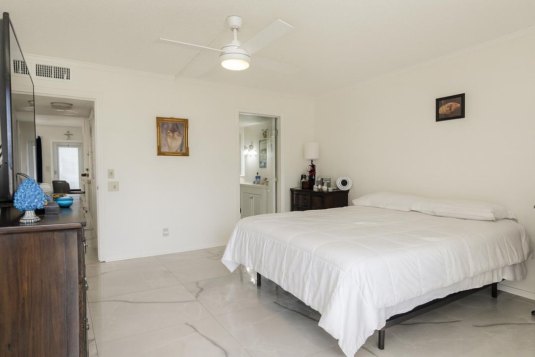 For Sale: $219,900 (2 beds, 2 baths, 1062 Square Feet)