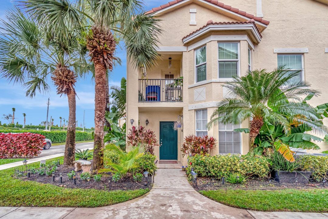 For Rent: $3,600 (2 beds, 2 baths, 1304 Square Feet)