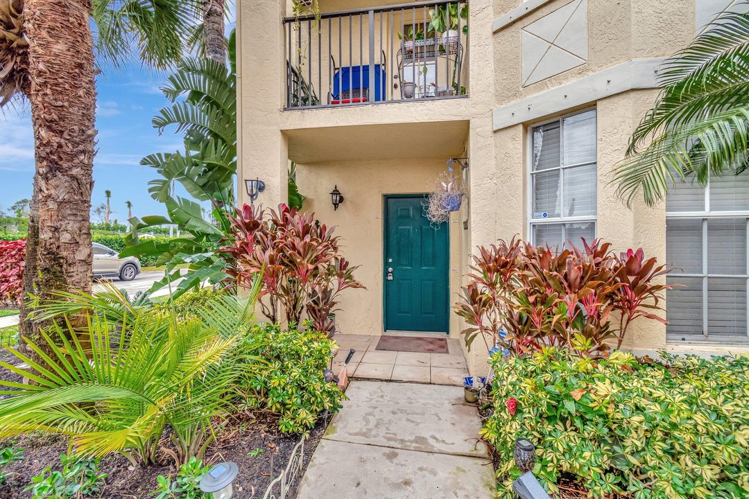 For Rent: $3,600 (2 beds, 2 baths, 1304 Square Feet)