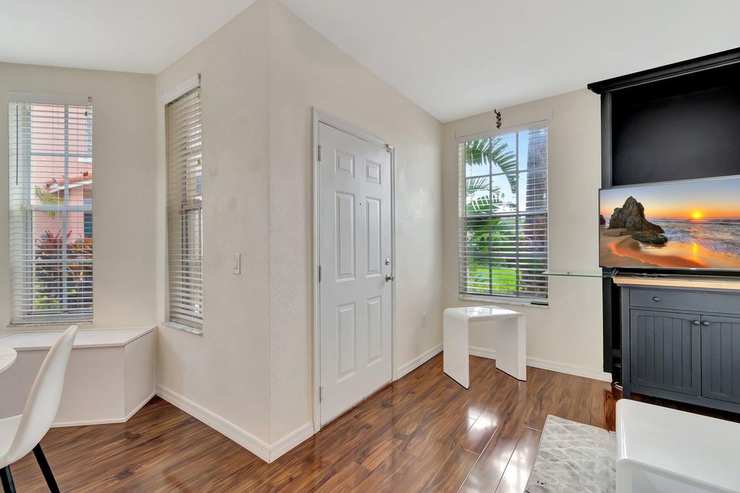 For Rent: $3,600 (2 beds, 2 baths, 1304 Square Feet)