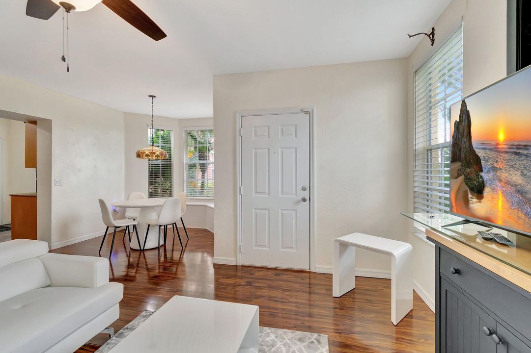 For Rent: $3,600 (2 beds, 2 baths, 1304 Square Feet)