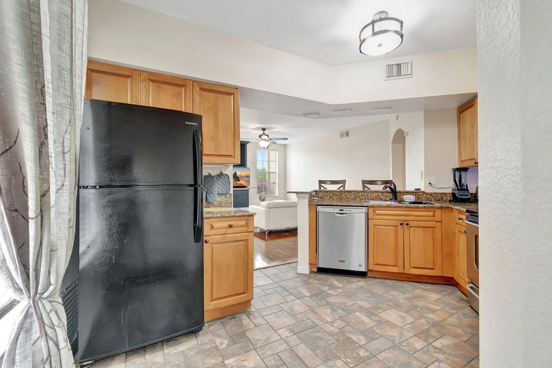 For Rent: $3,600 (2 beds, 2 baths, 1304 Square Feet)