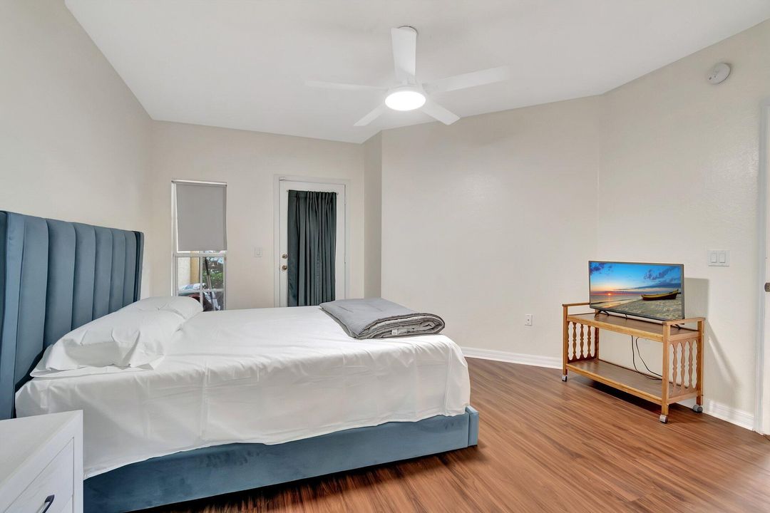 For Rent: $3,600 (2 beds, 2 baths, 1304 Square Feet)