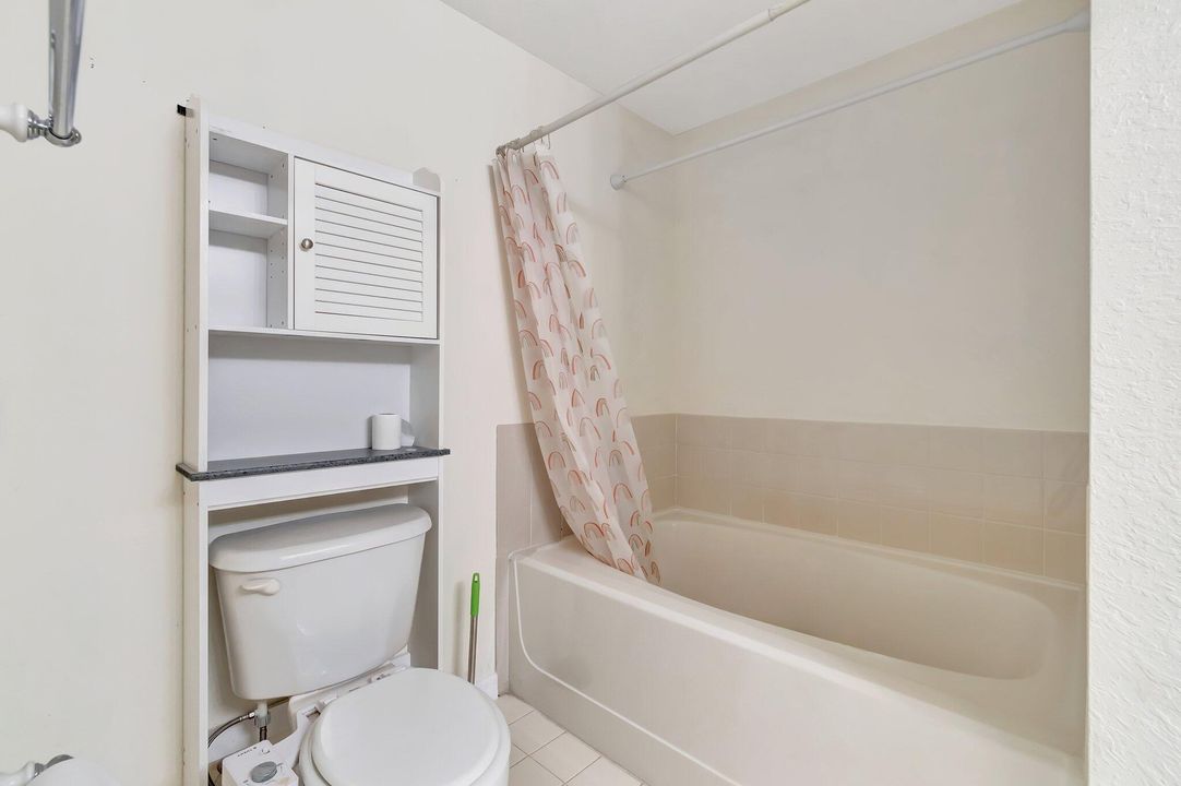 For Rent: $3,600 (2 beds, 2 baths, 1304 Square Feet)